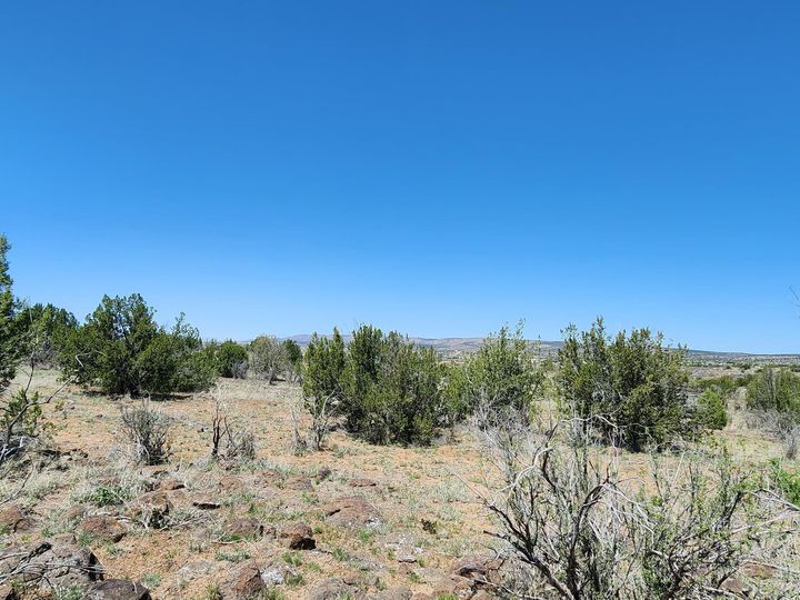 094v N Headwaters Rd, Chino Valley, AZ | Under 5 Acres. Photo 2 of 32
