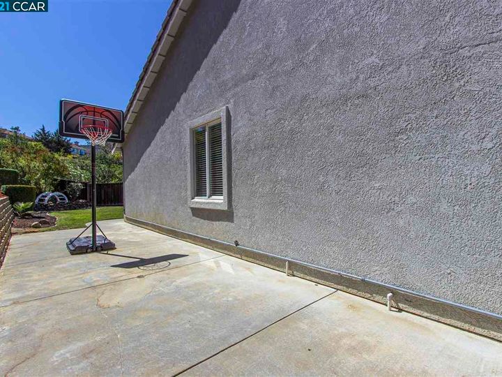 1004 Rolling Woods Way, Concord, CA | Crystyl Ranch. Photo 32 of 38