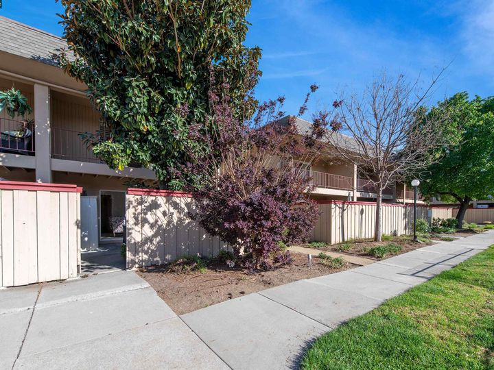 1030 Bancroft Rd, Concord, CA, 94516 Townhouse. Photo 3 of 28