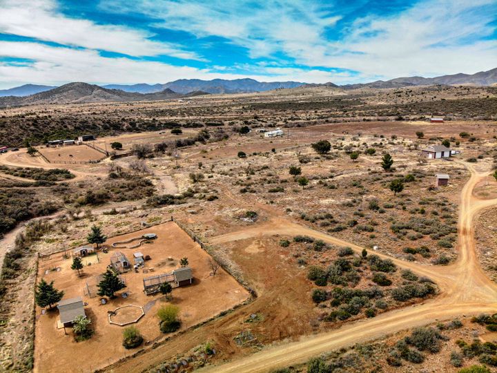 11480 S Hackberry Rd, Mayer, AZ | 5 Acres Or More. Photo 12 of 21