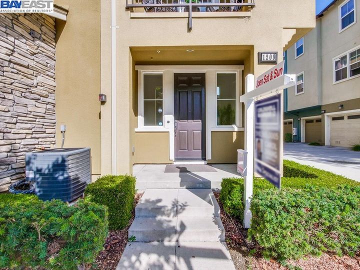 1209 Coyote Creek Way, Milpitas, CA Townhouse. Photo 37 of 49
