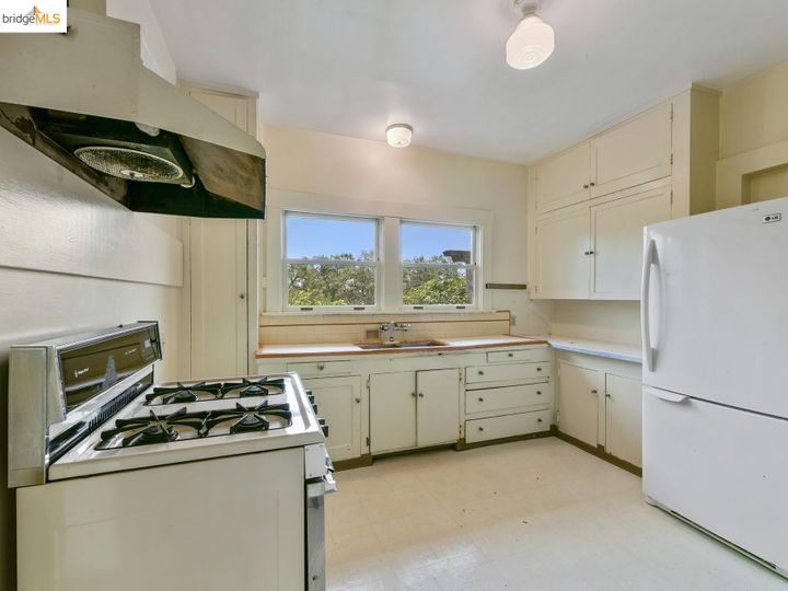 1331 San Luis Ave, Oakland, CA | Glenview. Photo 13 of 31