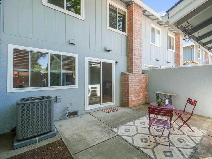 1423 Saint James Pkwy, Concord, CA, 94521 Townhouse. Photo 32 of 41