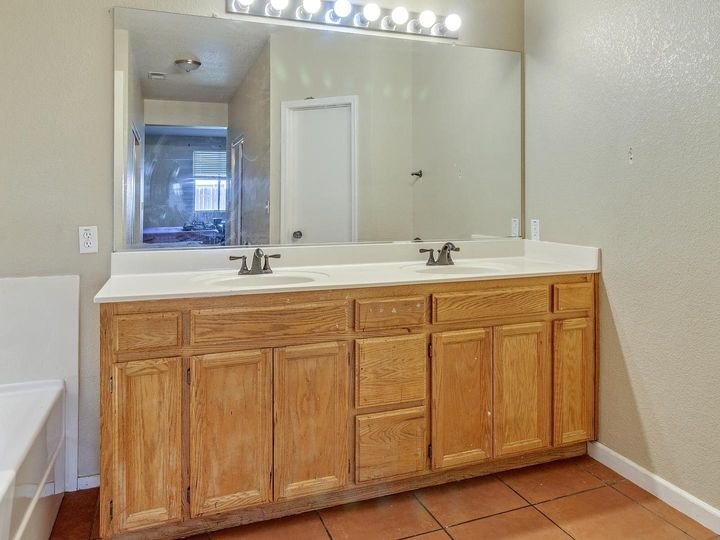 1551 Autumn Meadow Ln, Tracy, CA | Woodfield Ests. Photo 14 of 21