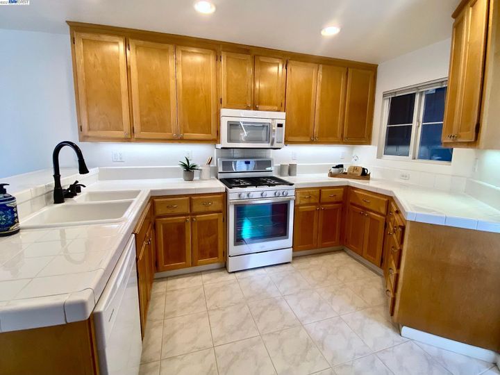 1572 Calle Del Rey, Livermore, CA, 94551 Townhouse. Photo 9 of 31