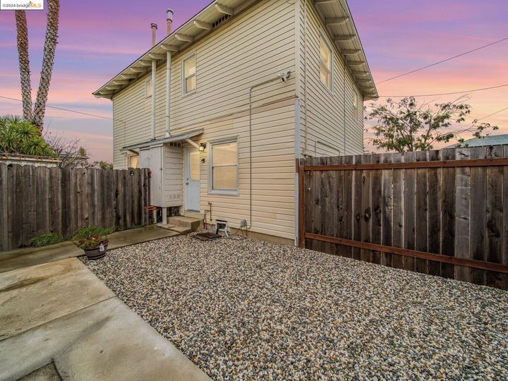 166 W Chanslor Ave, Richmond, CA, 94801 Townhouse. Photo 2 of 48