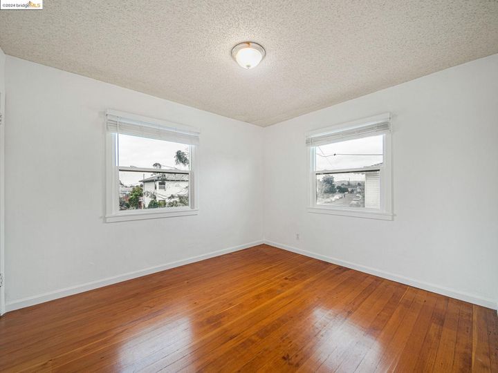 166 W Chanslor Ave, Richmond, CA, 94801 Townhouse. Photo 24 of 48