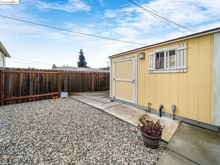 166 W Chanslor Ave, Richmond, CA, 94801 Townhouse. Photo 31 of 48