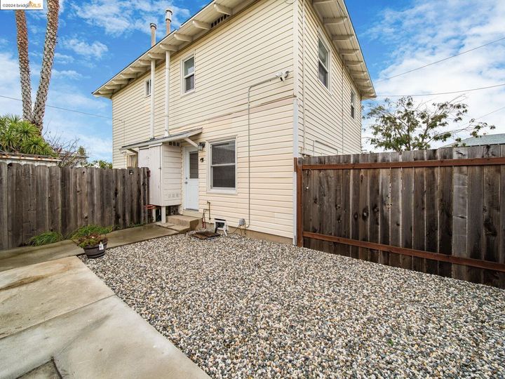 166 W Chanslor Ave, Richmond, CA, 94801 Townhouse. Photo 33 of 48
