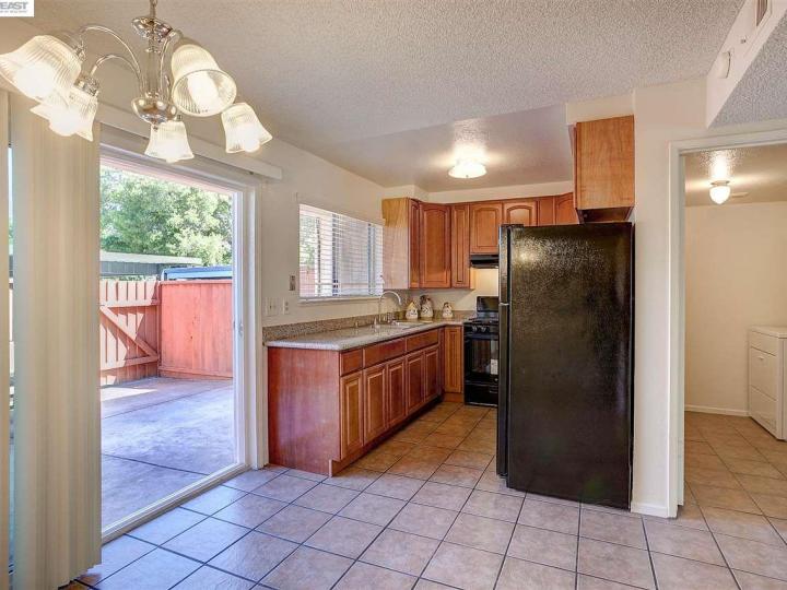 1727 Monterey Dr, Livermore, CA, 94551 Townhouse. Photo 8 of 27