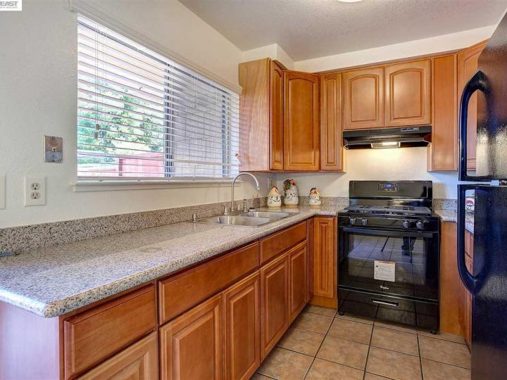 1727 Monterey Dr, Livermore, CA, 94551 Townhouse. Photo 9 of 27