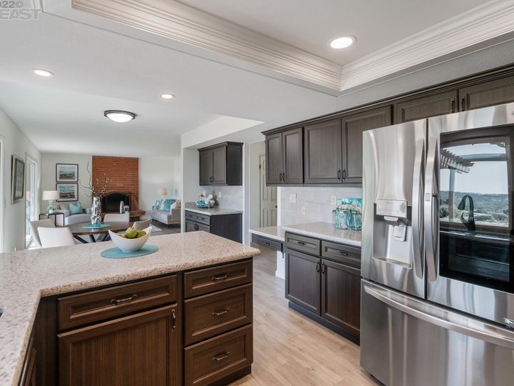 17713 Chateau Ct, Castro Valley, CA | Columbia. Photo 15 of 43