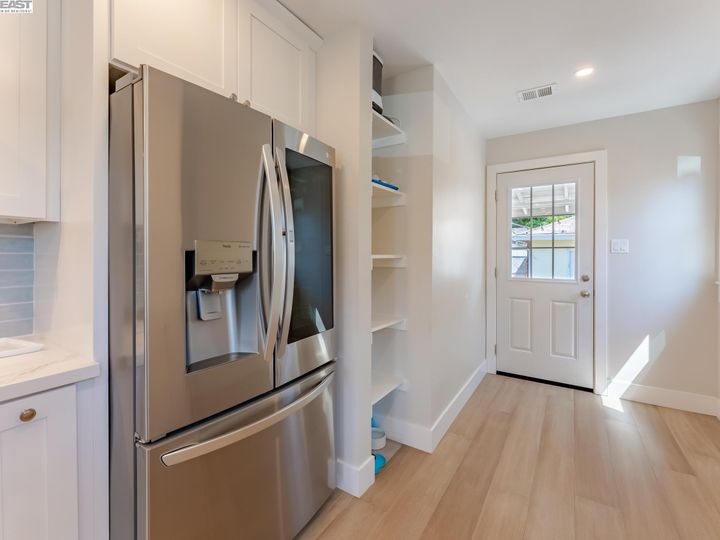 1818 Knox St, Castro Valley, CA | Bay Wood. Photo 11 of 32