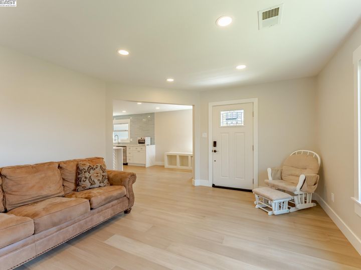 1818 Knox St, Castro Valley, CA | Bay Wood. Photo 4 of 32