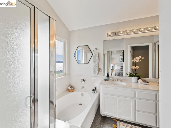 19 Harbor View Dr, Richmond, CA | Sunset Pointe. Photo 37 of 60