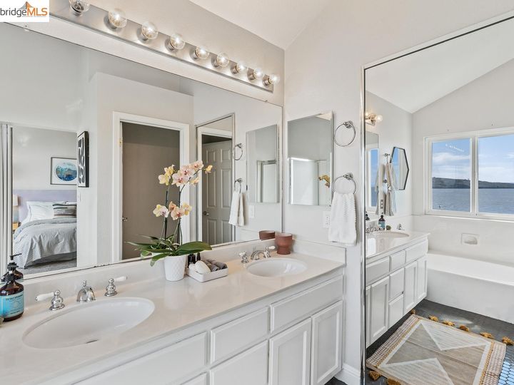 19 Harbor View Dr, Richmond, CA | Sunset Pointe. Photo 38 of 60