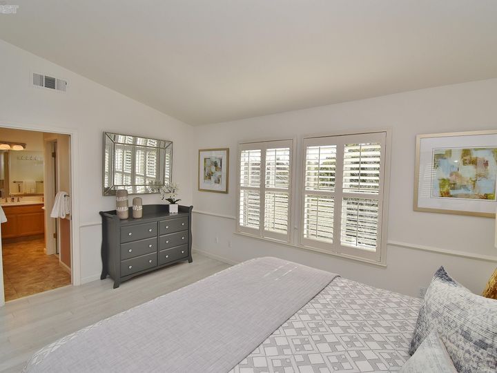 20367 Summerpark Pl, Castro Valley, CA, 94552 Townhouse. Photo 25 of 44