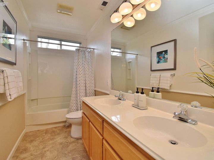 20367 Summerpark Pl, Castro Valley, CA, 94552 Townhouse. Photo 30 of 44
