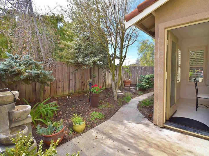 20367 Summerpark Pl, Castro Valley, CA, 94552 Townhouse. Photo 31 of 44