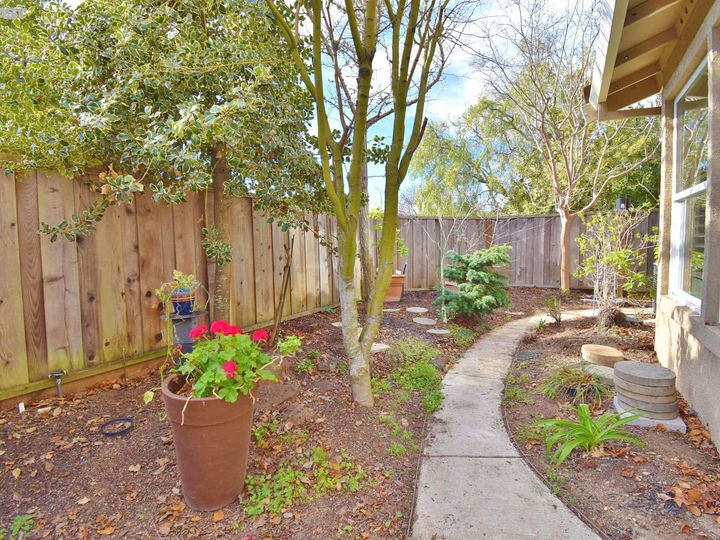 20367 Summerpark Pl, Castro Valley, CA, 94552 Townhouse. Photo 32 of 44