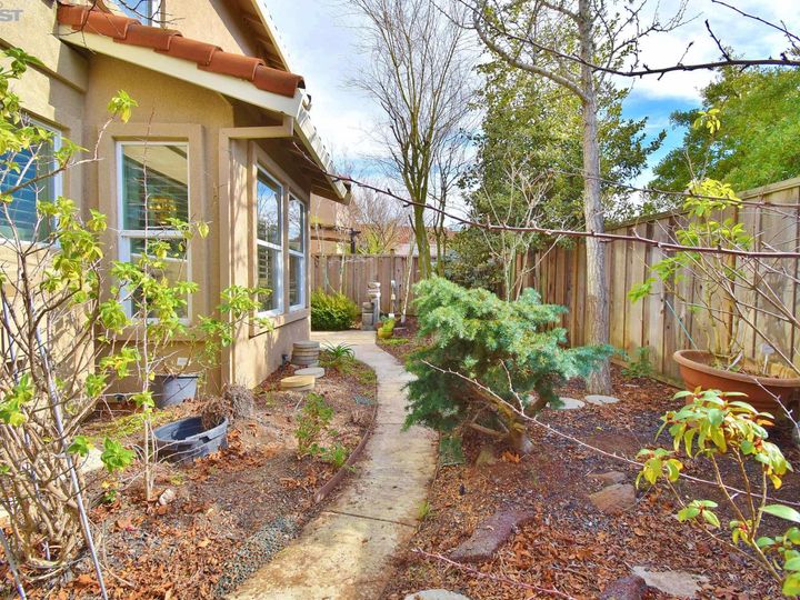 20367 Summerpark Pl, Castro Valley, CA, 94552 Townhouse. Photo 33 of 44