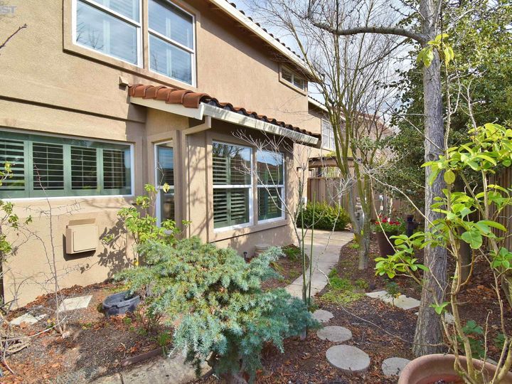 20367 Summerpark Pl, Castro Valley, CA, 94552 Townhouse. Photo 34 of 44