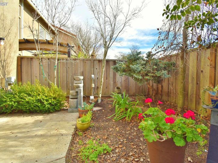 20367 Summerpark Pl, Castro Valley, CA, 94552 Townhouse. Photo 35 of 44