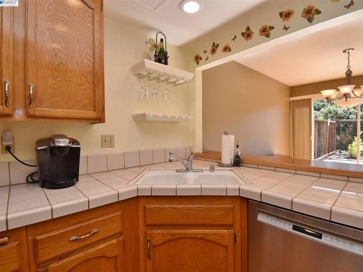 21180 Greenwood Cir, Castro Valley, CA, 94552 Townhouse. Photo 12 of 40