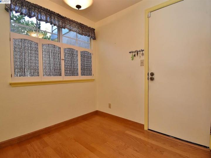 21180 Greenwood Cir, Castro Valley, CA, 94552 Townhouse. Photo 14 of 40