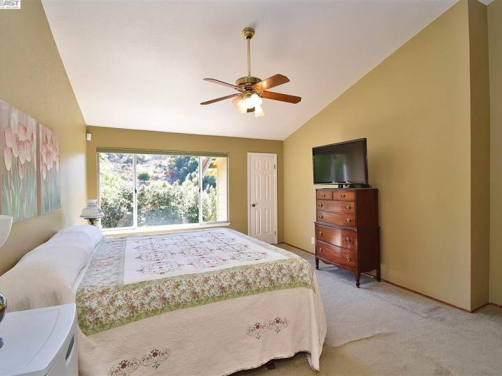 21180 Greenwood Cir, Castro Valley, CA, 94552 Townhouse. Photo 17 of 40