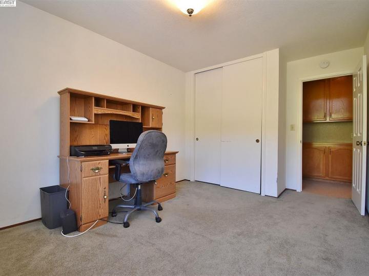 21180 Greenwood Cir, Castro Valley, CA, 94552 Townhouse. Photo 27 of 40