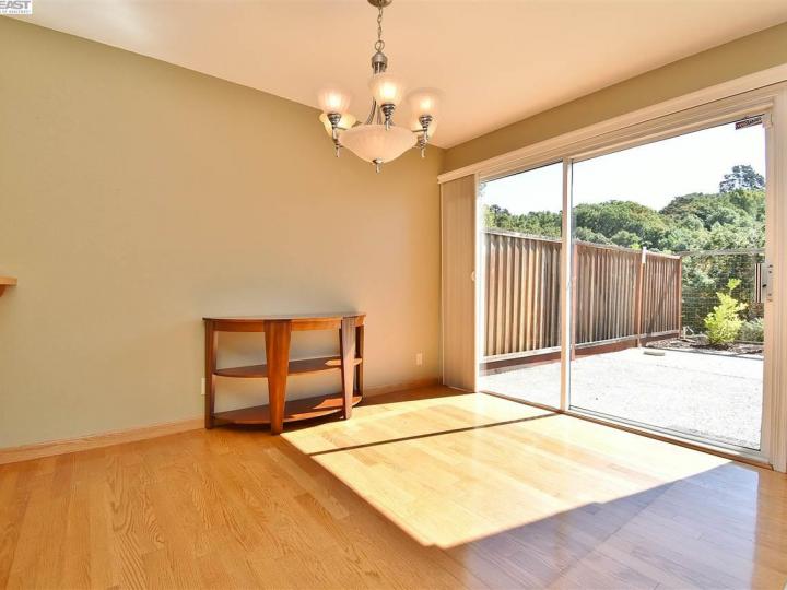 21180 Greenwood Cir, Castro Valley, CA, 94552 Townhouse. Photo 8 of 40
