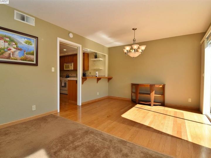 21180 Greenwood Cir, Castro Valley, CA, 94552 Townhouse. Photo 9 of 40