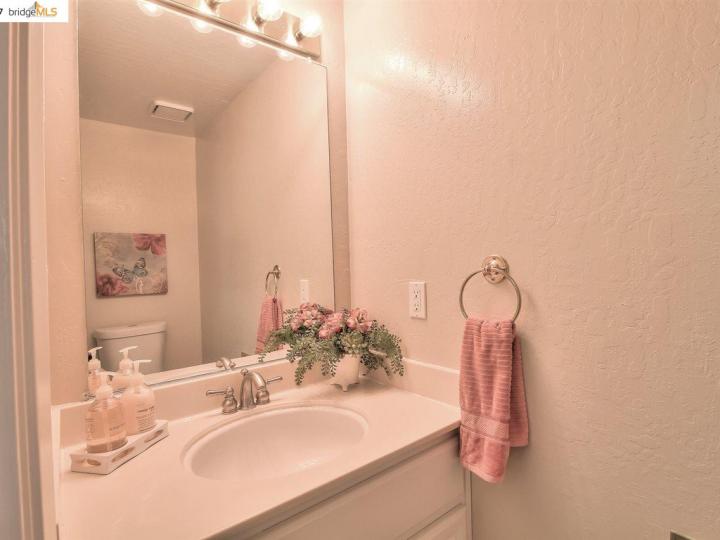 221 Sunspring Ct, Pleasant Hill, CA, 94523 Townhouse. Photo 11 of 21