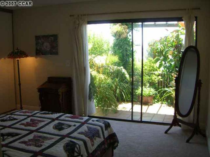 2263 Clearview Cr, Benicia, CA, 94510 Townhouse. Photo 6 of 7