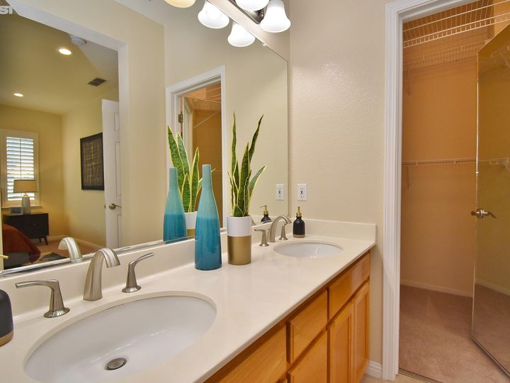 23179 Canyon Terrace Dr, Castro Valley, CA, 94552 Townhouse. Photo 34 of 56
