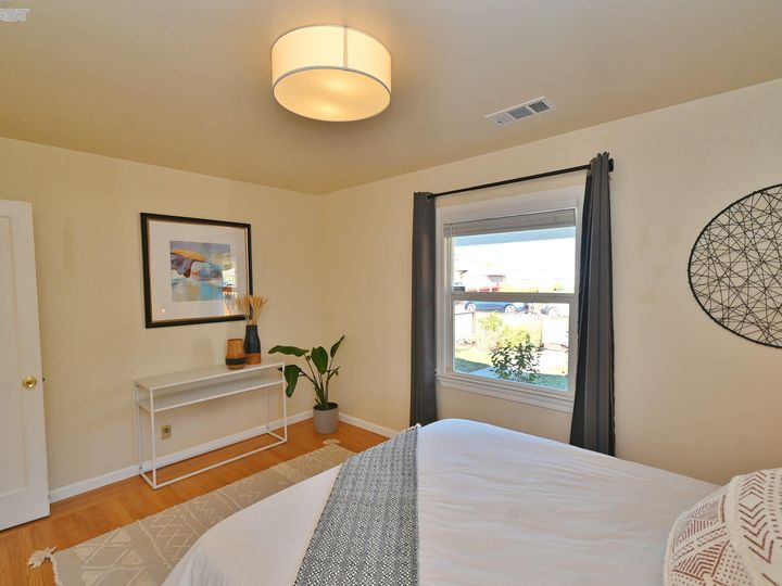 2363 Lessley Ave, Castro Valley, CA | Bay Wood. Photo 15 of 41
