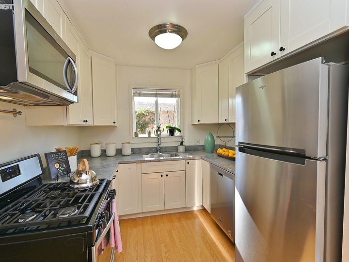 2363 Lessley Ave, Castro Valley, CA | Bay Wood. Photo 27 of 41