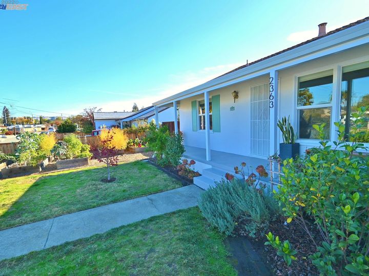 2363 Lessley Ave, Castro Valley, CA | Bay Wood. Photo 4 of 41