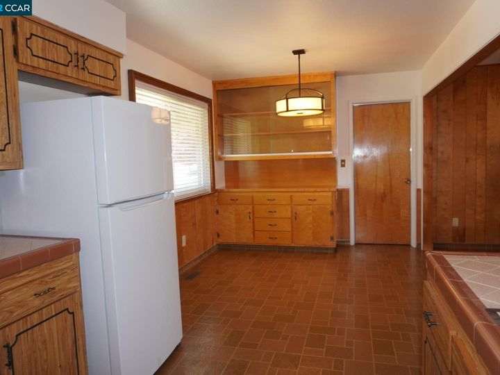 24 Carroll Ct, Pittsburg, CA | Highlands. Photo 7 of 46