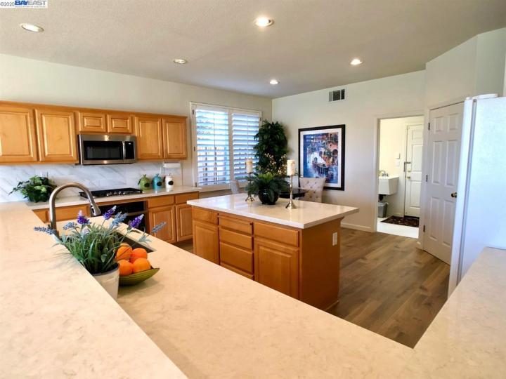25757 Durrwood Ct, Castro Valley, CA | 5 Canyons. Photo 12 of 38