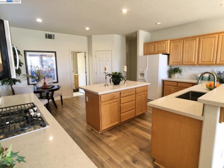25757 Durrwood Ct, Castro Valley, CA | 5 Canyons. Photo 13 of 38