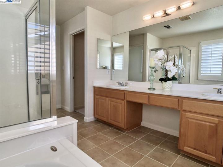 25757 Durrwood Ct, Castro Valley, CA | 5 Canyons. Photo 29 of 38