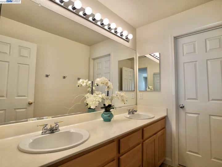 25757 Durrwood Ct, Castro Valley, CA | 5 Canyons. Photo 33 of 38