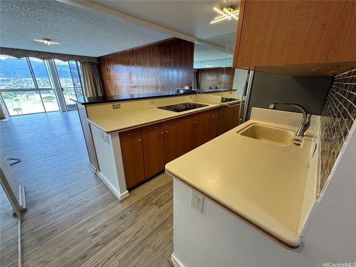 Canal House condo #1805. Photo 10 of 25