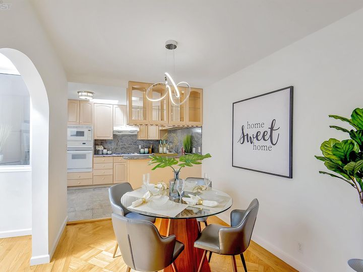 2723 37th Ave, San Francisco, CA | Outer Parkside. Photo 12 of 33