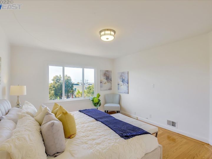 2723 37th Ave, San Francisco, CA | Outer Parkside. Photo 17 of 33