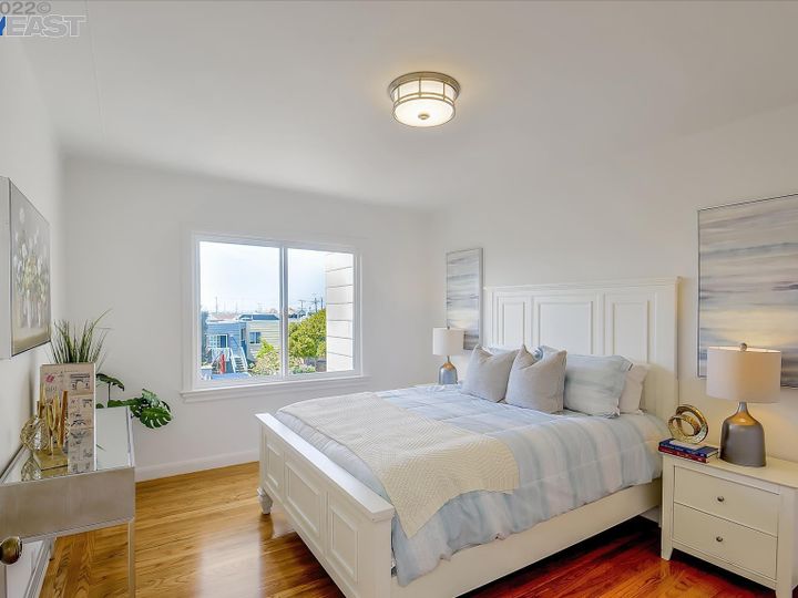 2723 37th Ave, San Francisco, CA | Outer Parkside. Photo 20 of 33