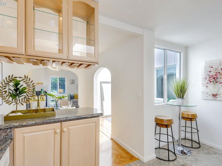 2723 37th Ave, San Francisco, CA | Outer Parkside. Photo 10 of 33