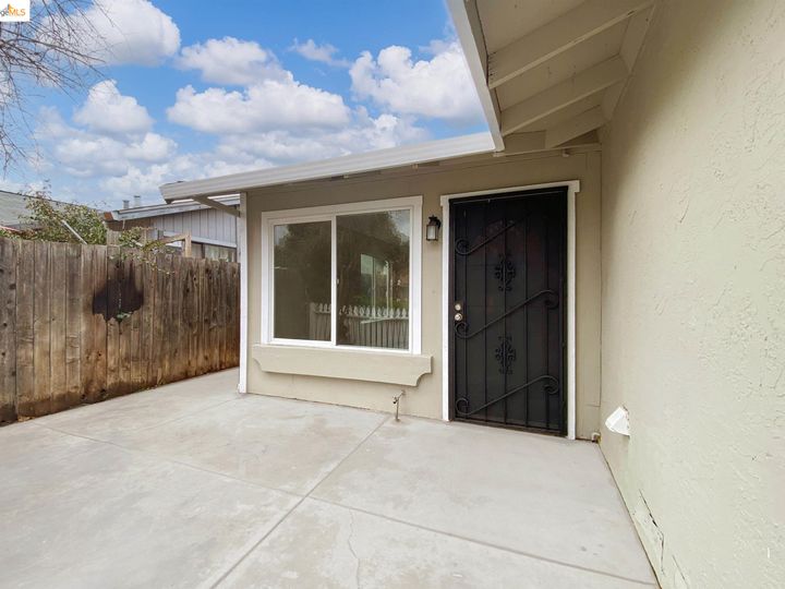 28 Lou Ann Pl, Pittsburg, CA, 94565 Townhouse. Photo 2 of 22